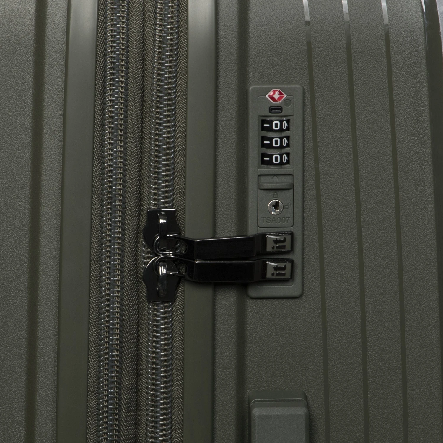 IT Luggage Spontaneous - Large (Olive Night) 9 IT Luggage Spontaneous - Large (Olive Night) - Image 7